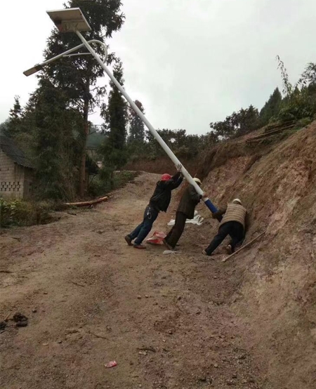 太陽能路燈安裝現場